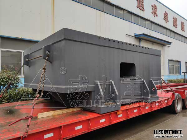 4000噸油壓機拆裝發(fā)貨圖底座